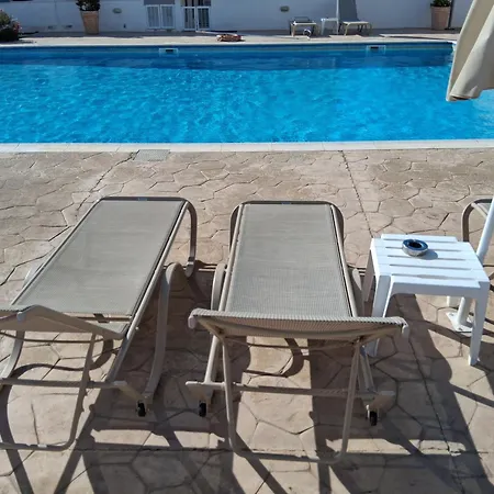 Poppy Villa